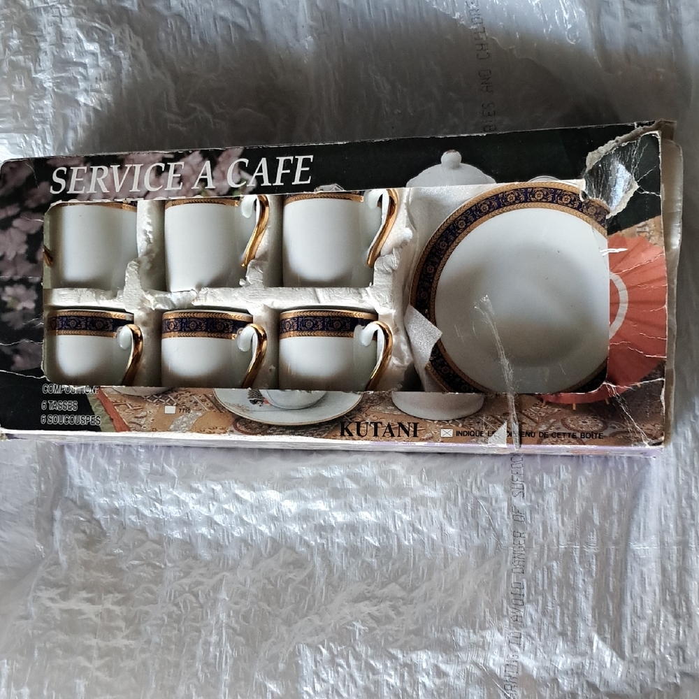 White and Gold Coffee Set